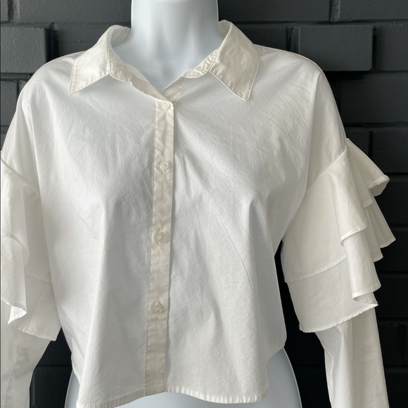 While long ruffle sleeve professional crop top - Picture 4 of 5